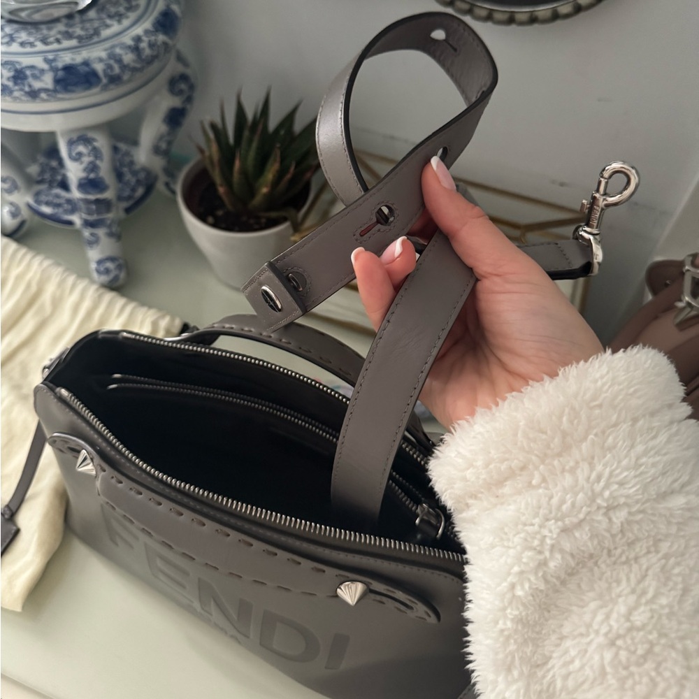 Elegant Gray Women's Handbag - Picture 5 of 9